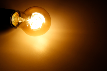 LED Filament Glühlampe McShine "Retro" E27, 4W, 280lm, warmweiß, goldenes Glas